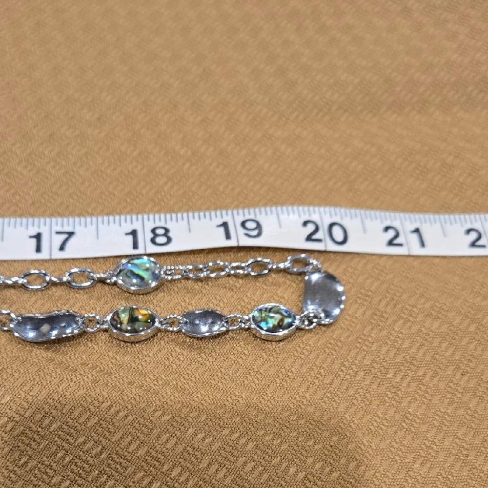 Elegant Silver and Green Women's Necklace